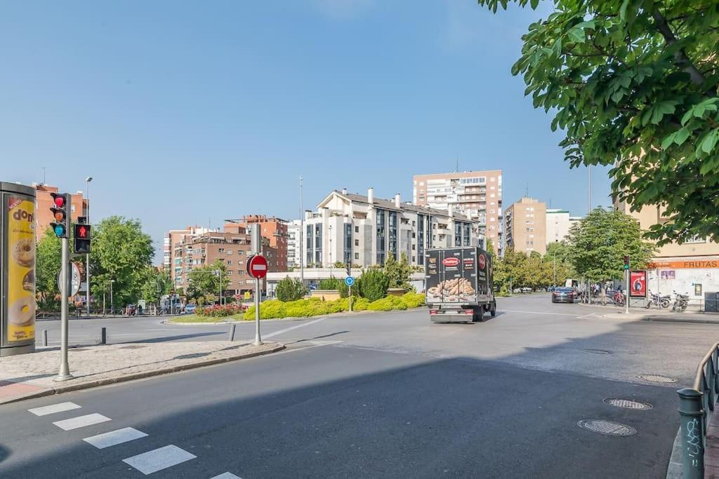 Estudio Acogedor En Zona Norte Madrid Bagian luar foto
