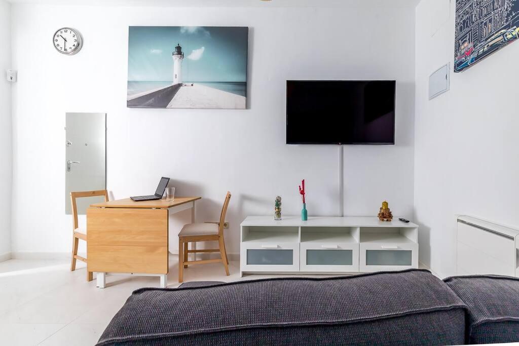 Estudio Acogedor En Zona Norte Madrid Bagian luar foto